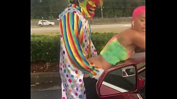 Play Gibby The Clown fucks Jasamine Banks outside in broad daylight