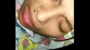 Play Muslim girl fucking first time