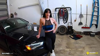 Play Roadside - Fit Girl Gets Her Pussy Banged By The Car Mechanic