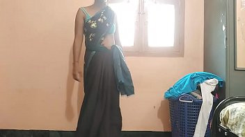 Play Indian Housewife Tempted Boy Neighbor uncle in bed room