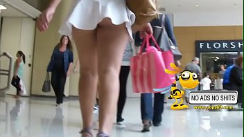 Play Upskirt fingering at metro