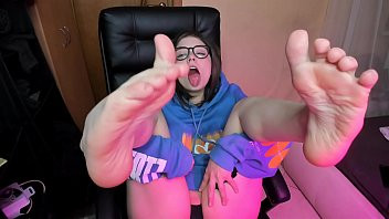 Play I'm trying to be quiet! (while I touch myself) pt. 2