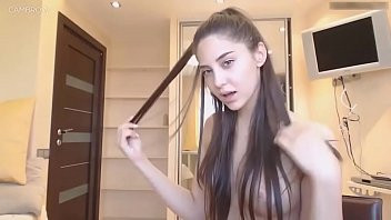 Play Cute Russian Webcam Dancer 2