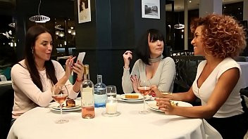 Play Entre Adultes Consentants (Mya Lorenn, Mariska, Rose Valerie, Anissa Kate, Alexe Tomas)