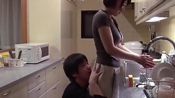 Play Stepson Couldn't Take It Anymore And Fucked His Stepmother