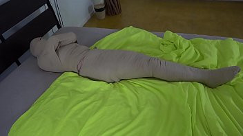 Play Blue haired Teen girl put in mummification